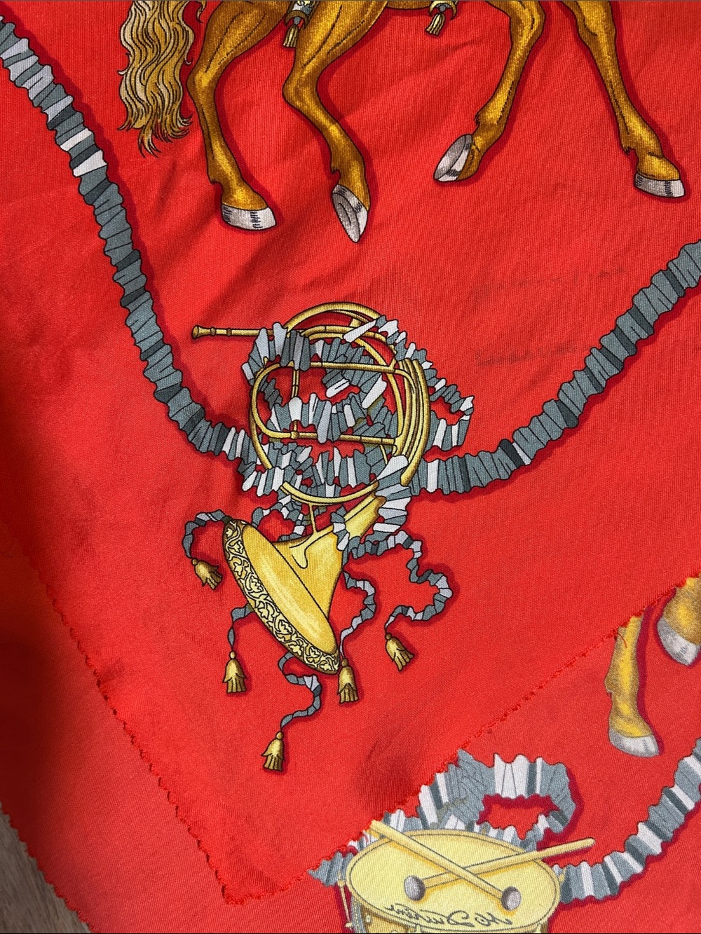 HERMES Silk Les Fetes du Roi Soleil Scarf 35”Red Illustrated Gold Black Accents - Picture 14 of 14